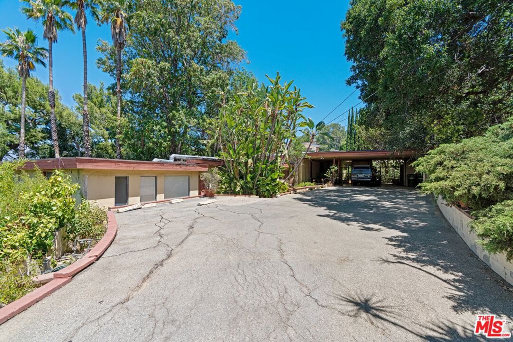 11333 Hendley Drive, Studio City, CA 91604
