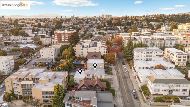 539 Mandana, Oakland CA: https://media.crmls.org/mediaz/b675a526-fb44-4986-b52a-5bc21a3f4f3e.jpg