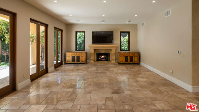 265 N Kenter Avenue, Los Angeles CA: https://media.crmls.org/mediaz/b675d827-6a14-4384-87af-c1ffec72dca7.jpg
