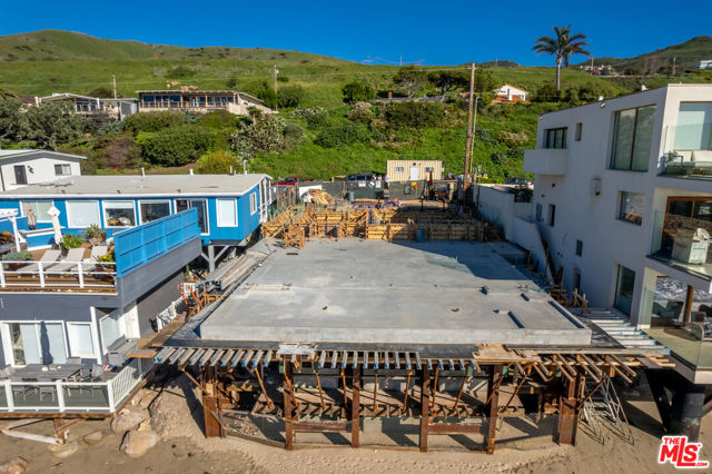 25306 Malibu Road, Malibu CA: https://media.crmls.org/mediaz/b67605b9-cfef-427e-a76a-6c69130f5db0.jpg