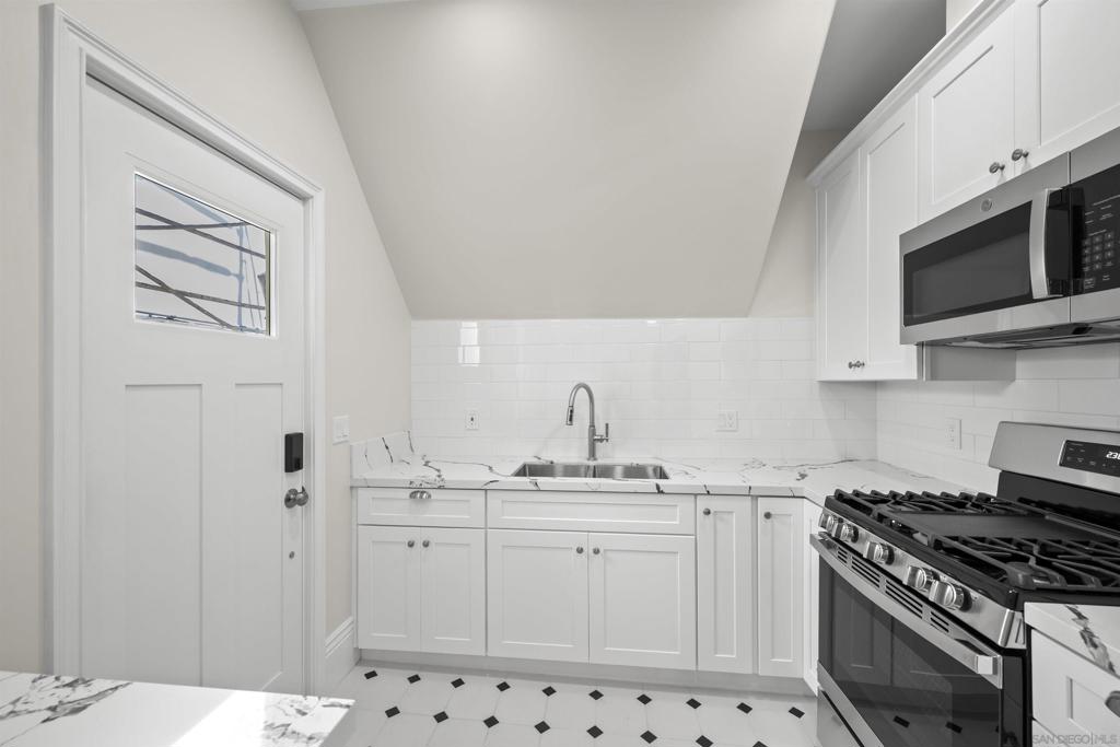 2253 Brant Street - photo 9