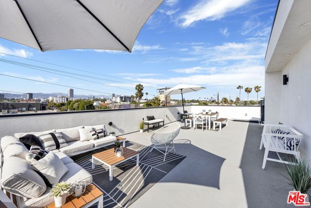 5868 Saturn Street, Los Angeles CA: https://media.crmls.org/mediaz/b67650d2-981a-4a48-b886-6839c82e22db.jpg