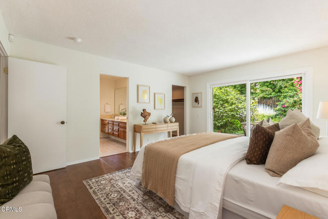 5766 Briartree Drive, La Canada Flintridge CA: https://media.crmls.org/mediaz/b67678e3-3e2d-4576-96dd-b4ae52300efb.jpg