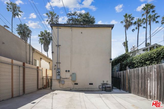 732 Washington Boulevard, Marina del Rey CA: https://media.crmls.org/mediaz/b676cb65-6ab4-49a5-b82e-4b1651da9bab.jpg