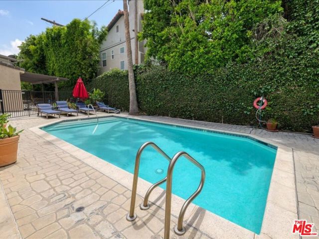 4477 Woodman Avenue, Sherman Oaks CA: https://media.crmls.org/mediaz/b6771507-ffc8-4907-81f4-6adbeec8e9a5.jpg