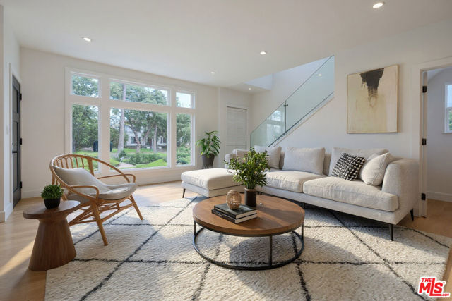 4308 Victoria Park Drive, Los Angeles CA: https://media.crmls.org/mediaz/b6781c38-948b-40e9-a18a-0af8759e0653.jpg