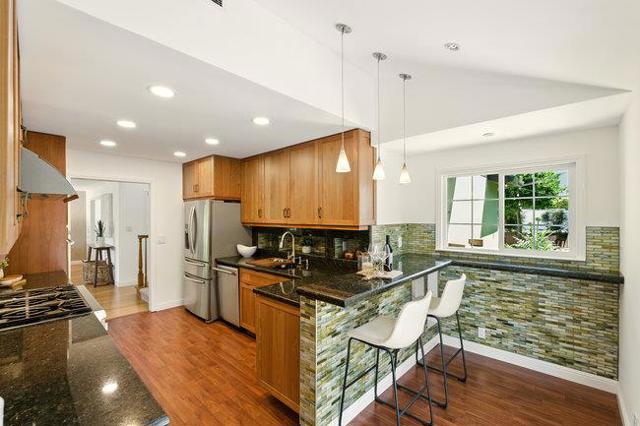 1943 Kentucky Street, Redwood City CA: https://media.crmls.org/mediaz/b6781eb1-a10c-4648-a3b7-df15e04eaa38.jpg