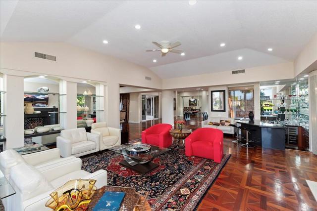 2 Deerfield Court, Rancho Mirage CA: https://media.crmls.org/mediaz/b6783302-d1f5-4aa5-afed-d8a32c7dde16.jpg