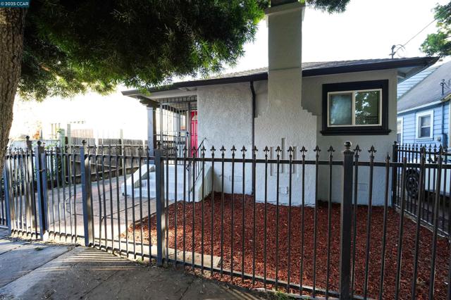 1360 99th ave, Oakland CA: https://media.crmls.org/mediaz/b6784927-ecab-4050-9fa6-686501a2503c.jpg
