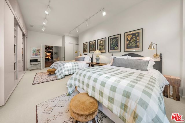 1048 E La Loma Avenue, Somis CA: https://media.crmls.org/mediaz/b6787a00-d108-430d-8a10-d32681ea97d3.jpg