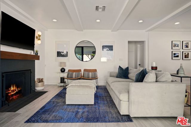 3650 Virginia Road, Los Angeles CA: https://media.crmls.org/mediaz/b67898b7-8e3f-4344-af80-3c1c829a220d.jpg