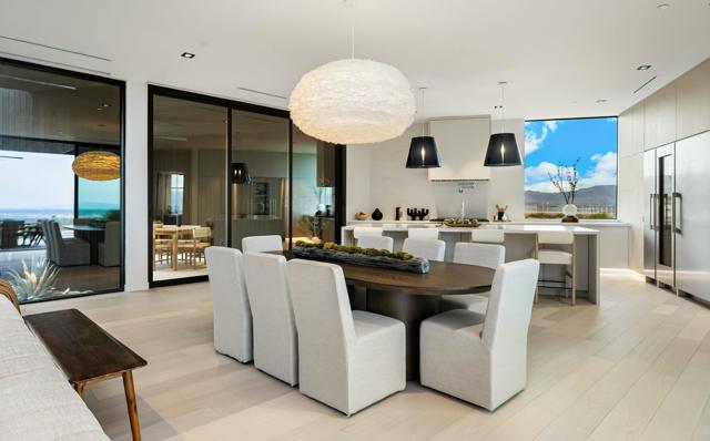 2085 Desert Flower Court, Palm Springs CA: https://media.crmls.org/mediaz/b678b3b9-7e53-4b38-b0c7-84c88b665f6f.jpg