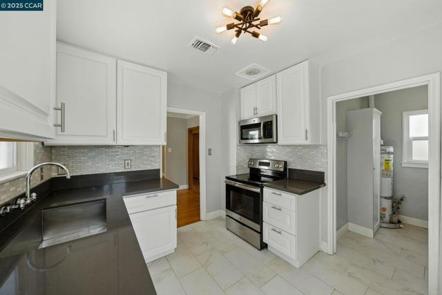 3832 33rd St, Sacramento CA: https://media.crmls.org/mediaz/b678f86c-26f5-41c5-b88f-c70f6e535330.jpg