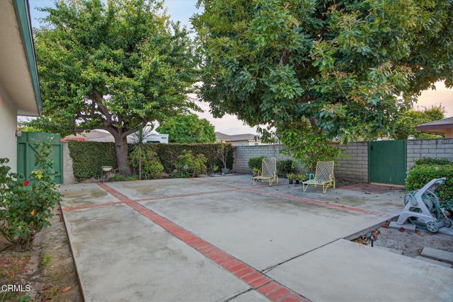 640 Fernwood Drive, Oxnard CA: https://media.crmls.org/mediaz/b6790a2d-7db3-4511-8332-ba35009f8ab2.jpg