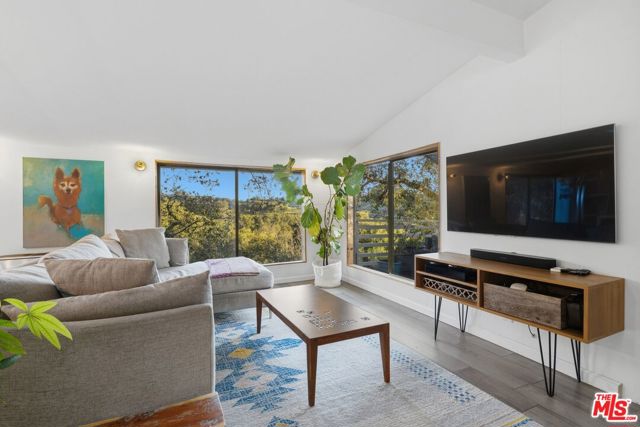 21936 Canon Drive, Topanga CA: https://media.crmls.org/mediaz/b6794c70-1e98-4c87-926f-b9ac4cf13510.jpg
