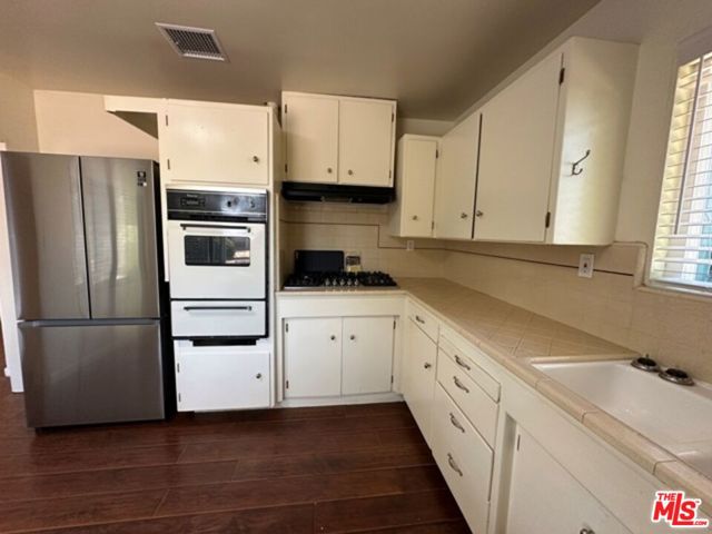 499 E 12th Street, Beaumont CA: https://media.crmls.org/mediaz/b679582e-e524-44ed-bf85-215945370be2.jpg