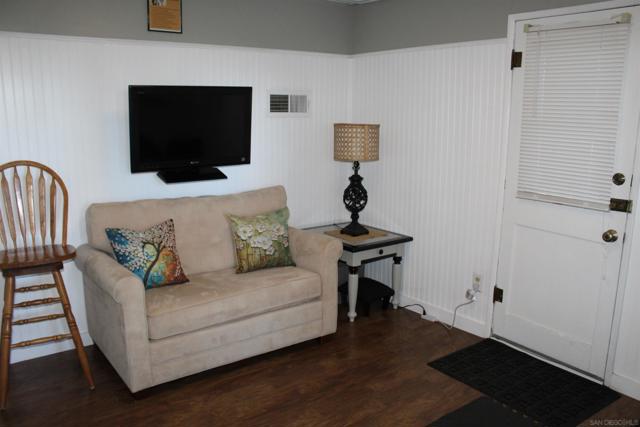 23984 SKYLAND DR, Crestline CA: https://media.crmls.org/mediaz/b6796b27-4a40-4170-a2cb-2663f658a712.jpg