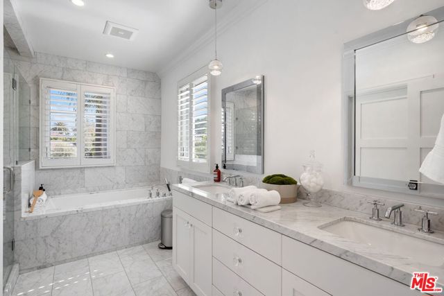 616 21st Street, Santa Monica CA: https://media.crmls.org/mediaz/b67a3ebd-6300-4d0a-85cc-79c707095aed.jpg