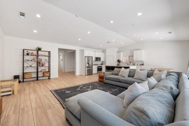 42939 Cowboy Court, Indio CA: https://media.crmls.org/mediaz/b67b120c-3260-4486-afa7-06bf94d5cf18.jpg