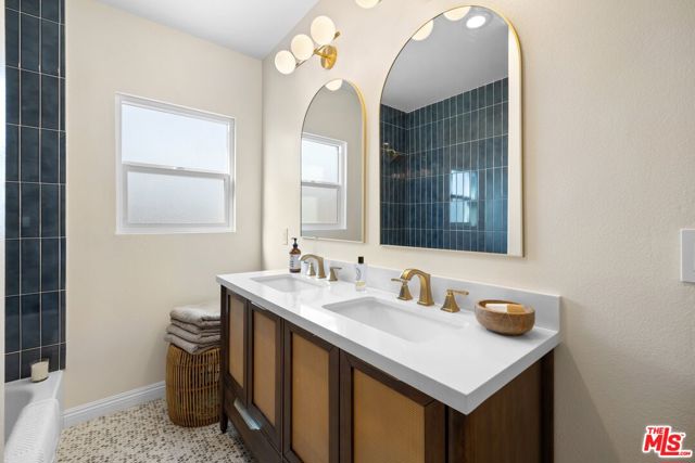 2400 W 74th Street, Los Angeles CA: https://media.crmls.org/mediaz/b67b851f-f04e-4b26-9d9e-6d5ab85b54a5.jpg