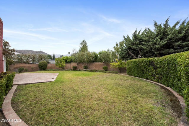 2152 Rockdale Avenue, Simi Valley CA: https://media.crmls.org/mediaz/b67bed7a-208b-402c-8357-4883d464bb83.jpg