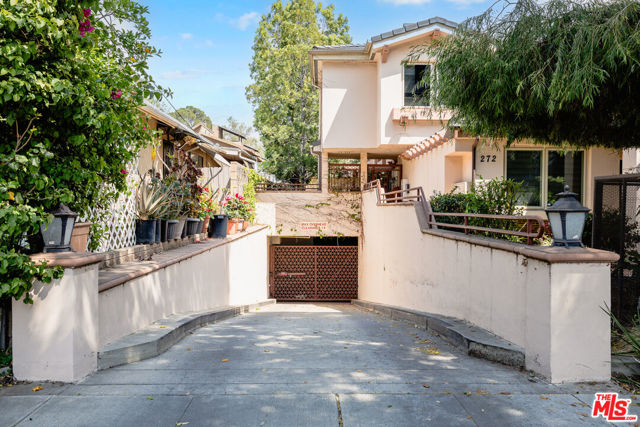 272 N Chester Avenue, Pasadena CA: https://media.crmls.org/mediaz/b67c0e8e-c5b5-48cf-b4c5-68940c9d2f3a.jpg