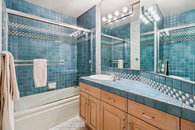 1295 W Redwood St, San Diego CA: https://media.crmls.org/mediaz/b67c38e6-78fc-4afa-86b1-e614e2c6f423.jpg