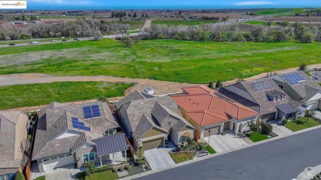 1577 Chianti LN, Brentwood CA: https://media.crmls.org/mediaz/b67c40c8-a8d0-43bc-b49c-fef6ad4111d2.jpg