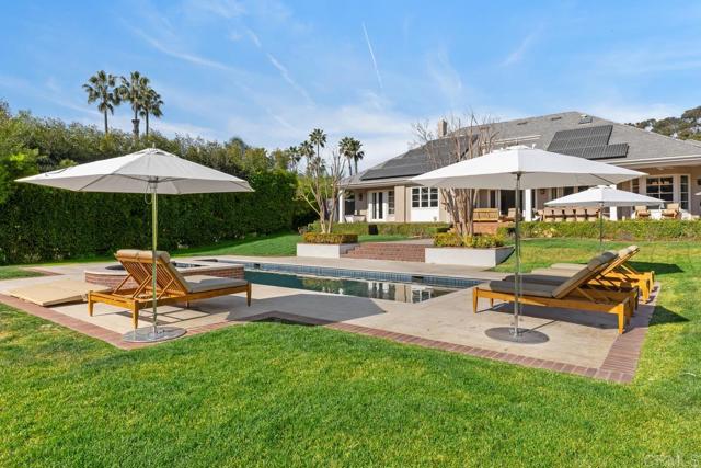 16625 Via Lago Azul, Rancho Santa Fe CA: https://media.crmls.org/mediaz/b67cf502-cfd9-4894-a535-e1675d345bcd.jpg