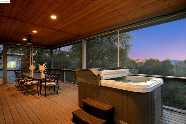 16096 Parkridge Ave, Sonora CA: https://media.crmls.org/mediaz/b67d2d56-0bec-410d-b6c8-71bbd79a863b.jpg