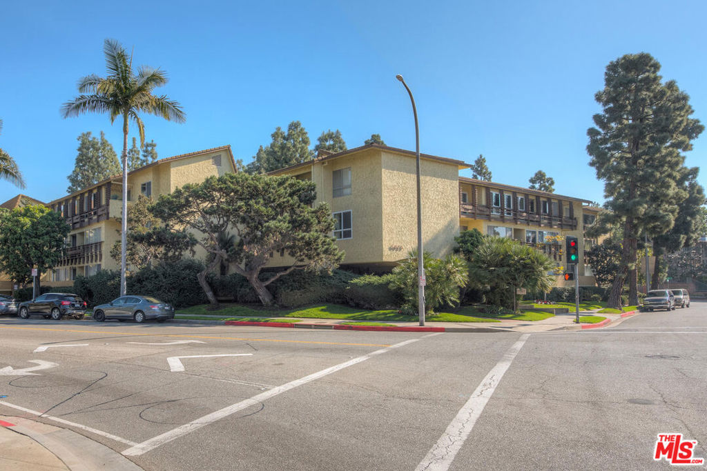 5625 GREEN VALLEY Circle #105