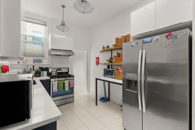 414 Bryant Street, San Francisco CA: https://media.crmls.org/mediaz/b67df1bc-b67f-4c8f-a394-63807431c748.jpg