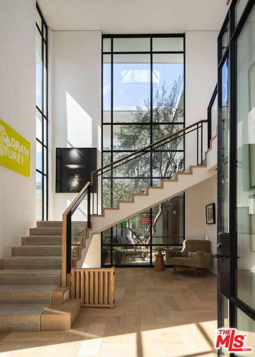 9509 Heather Road, Beverly Hills CA: https://media.crmls.org/mediaz/b67eb970-a184-495f-864f-004a8070dda7.jpg