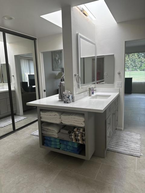 547 Desert West Drive, Rancho Mirage CA: https://media.crmls.org/mediaz/b67edf8e-563d-4cbc-933b-7676959afff3.jpg