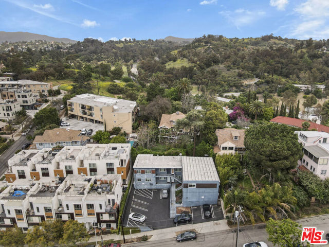1315 Montana Street, Los Angeles CA: https://media.crmls.org/mediaz/b67f2643-1e57-46b6-b07c-7b4168306487.jpg
