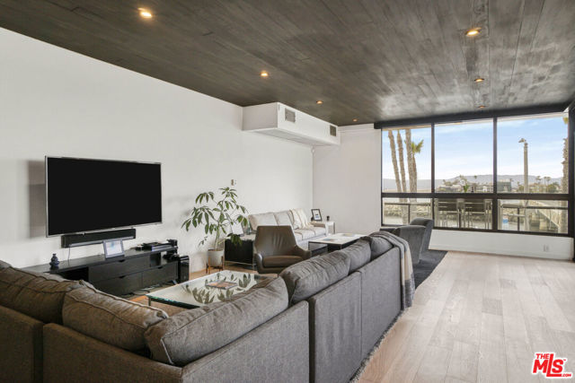 6209 Pacific Avenue, Playa del Rey CA: https://media.crmls.org/mediaz/b67f2729-ef3a-4dbc-a86f-aeff9280a410.jpg