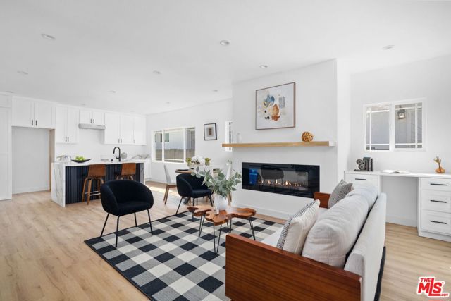 1050 W 48th Street, Los Angeles CA: https://media.crmls.org/mediaz/b67facd9-24e4-4aa0-9a22-508d9adc8b1c.jpg