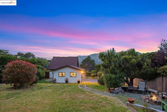 1400 Audubon AVE, Montara CA: https://media.crmls.org/mediaz/b67ff0c4-135c-4eca-9b68-ce97acba77c6.jpg