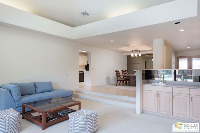 40840 Centennial Circle, Palm Desert CA: https://media.crmls.org/mediaz/b6801757-aaed-4051-b68d-0f6ff6b7c1dc.jpg