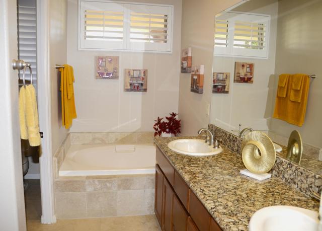 1707 Via San Martino, Palm Desert CA: https://media.crmls.org/mediaz/b680558b-e864-4785-ac90-6cf8f395a939.jpg