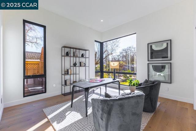720 Laurel Dr, Walnut Creek CA: https://media.crmls.org/mediaz/b680d296-981a-42b4-aba1-cebd2a01e956.jpg