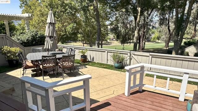 706 Lakeside Ct, Danville CA: https://media.crmls.org/mediaz/b68109fd-c718-417f-95a7-d2b842246303.jpg