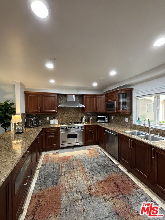 1828 Glendon Avenue, Los Angeles CA: https://media.crmls.org/mediaz/b6813b30-c457-4f22-8a8e-84a417c01803.jpg