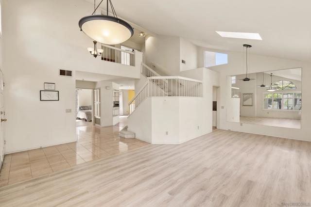 2332 Back Nine St, Oceanside CA: https://media.crmls.org/mediaz/b6816fff-5962-472e-a7a2-5086d8ee5782.jpg
