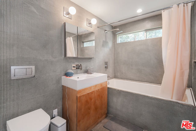 905 Pine Grove Avenue, Los Angeles CA: https://media.crmls.org/mediaz/b68174e9-b4ab-45c6-939e-2608c8d3ee13.jpg