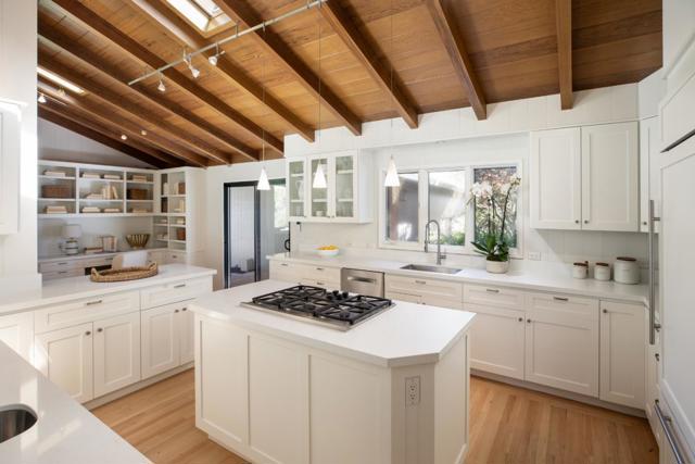 23480 Ravensbury Avenue, Los Altos Hills CA: https://media.crmls.org/mediaz/b681e2d9-e422-4df6-9bd4-8fedf14bec9d.jpg