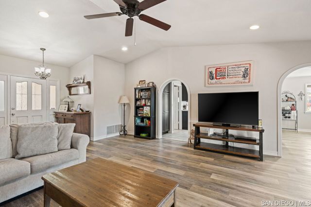 23849 Gymkhana RD, Ramona CA: https://media.crmls.org/mediaz/b68202bb-795f-4065-b3b5-d775efb3b309.jpg