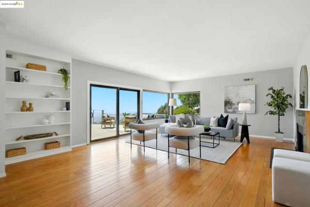 25 Holyrood Manor, Oakland CA: https://media.crmls.org/mediaz/b68213bd-1f78-4f74-9a7b-64f5a75327e1.jpg