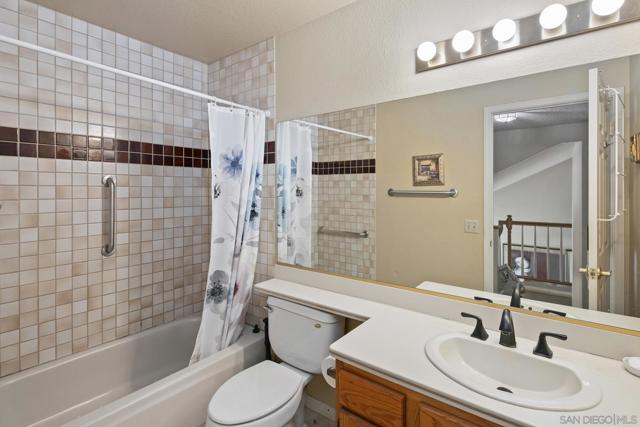 1705 Hawk View Dr, Encinitas CA: https://media.crmls.org/mediaz/b6826dfc-1dee-4e97-9a68-0b4b5bcce706.jpg
