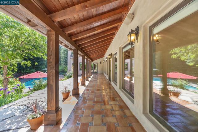 80 Rheem Blvd, Orinda CA: https://media.crmls.org/mediaz/b6828ea0-4d94-4603-96d7-ff44fea851ba.jpg